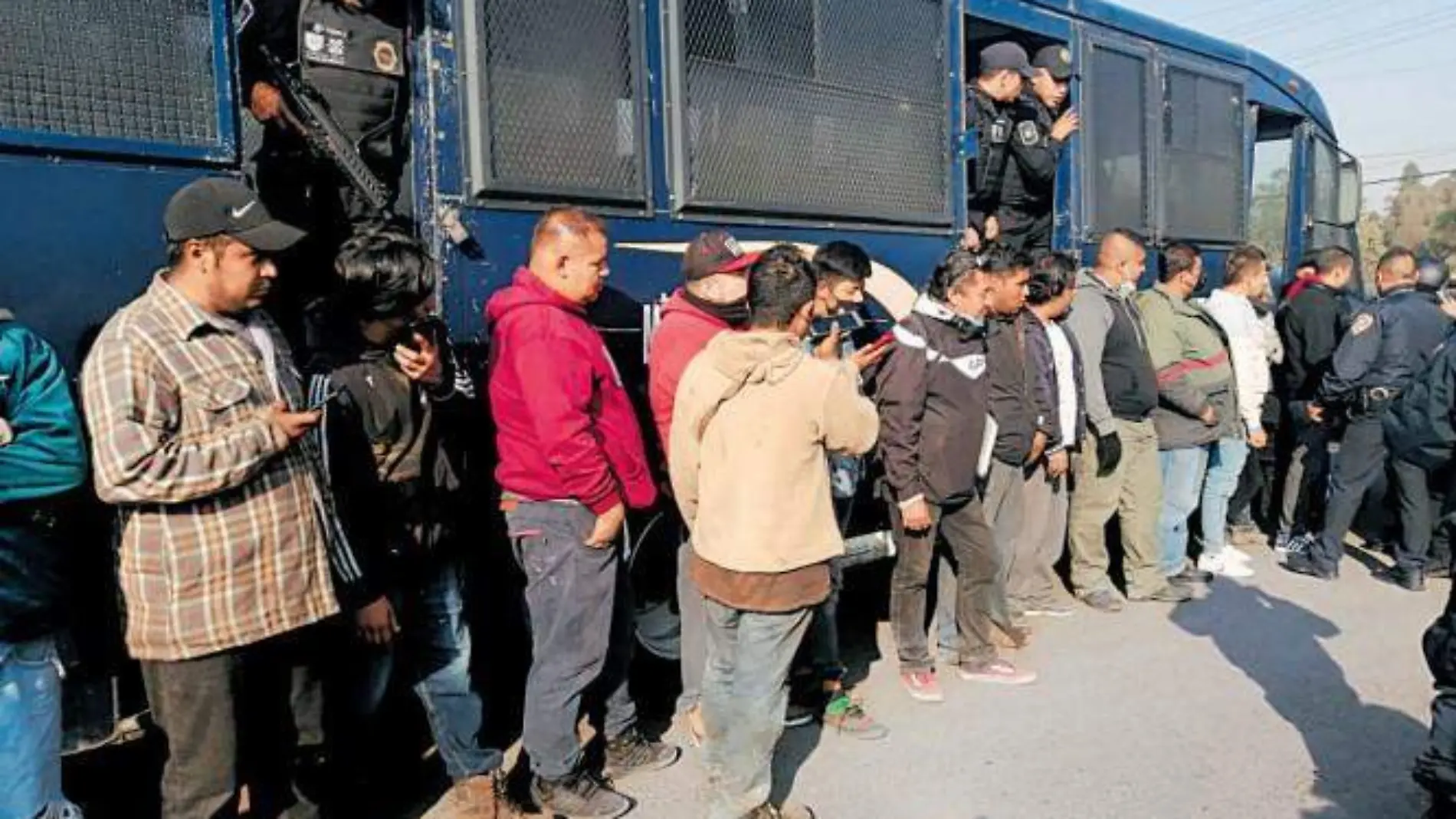 detenidos robo de agua deolarte